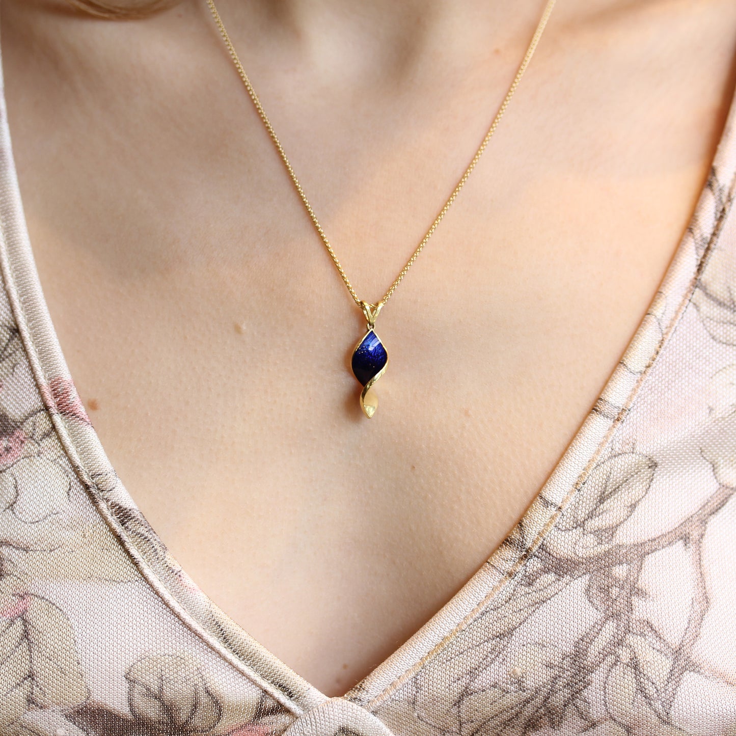 JS 18ct Blue Enamel Vesica Twist Pendant