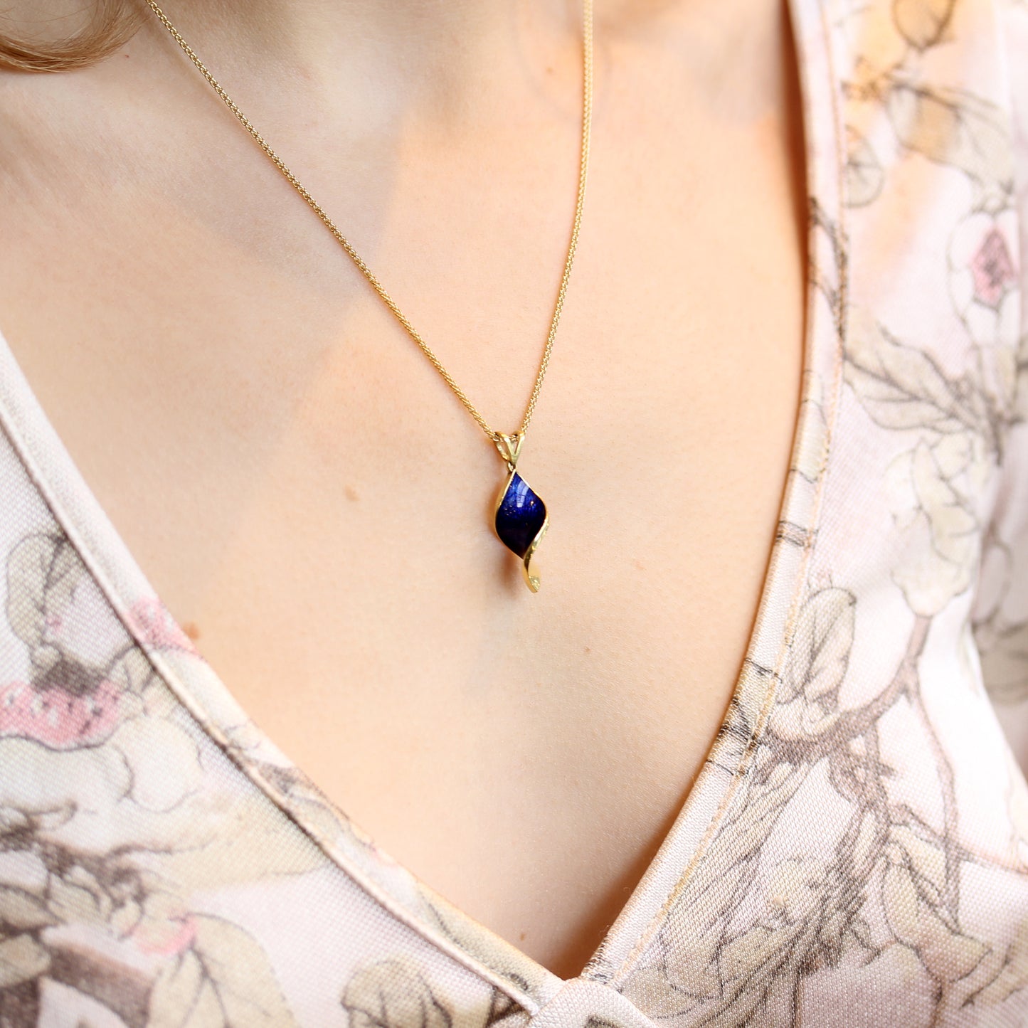 JS 18ct Blue Enamel Vesica Twist Pendant