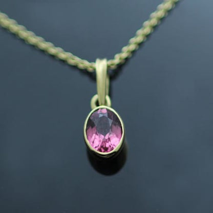 OVAL CUT PINK TOURMALINE SET IN 18CT YELLOW GOLD NECKLACE