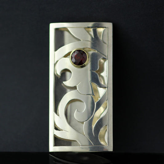 JS SPECETITE GARNET SET IN 18CT YELLOW GOLD & STERLING SILVER HAND PIERCED BROOCH